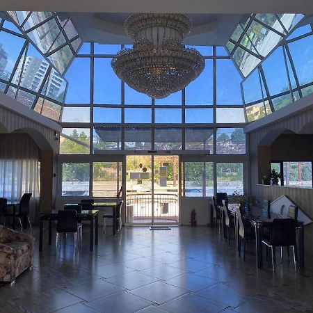 Hotel Okriba Тбилиси Екстериор снимка