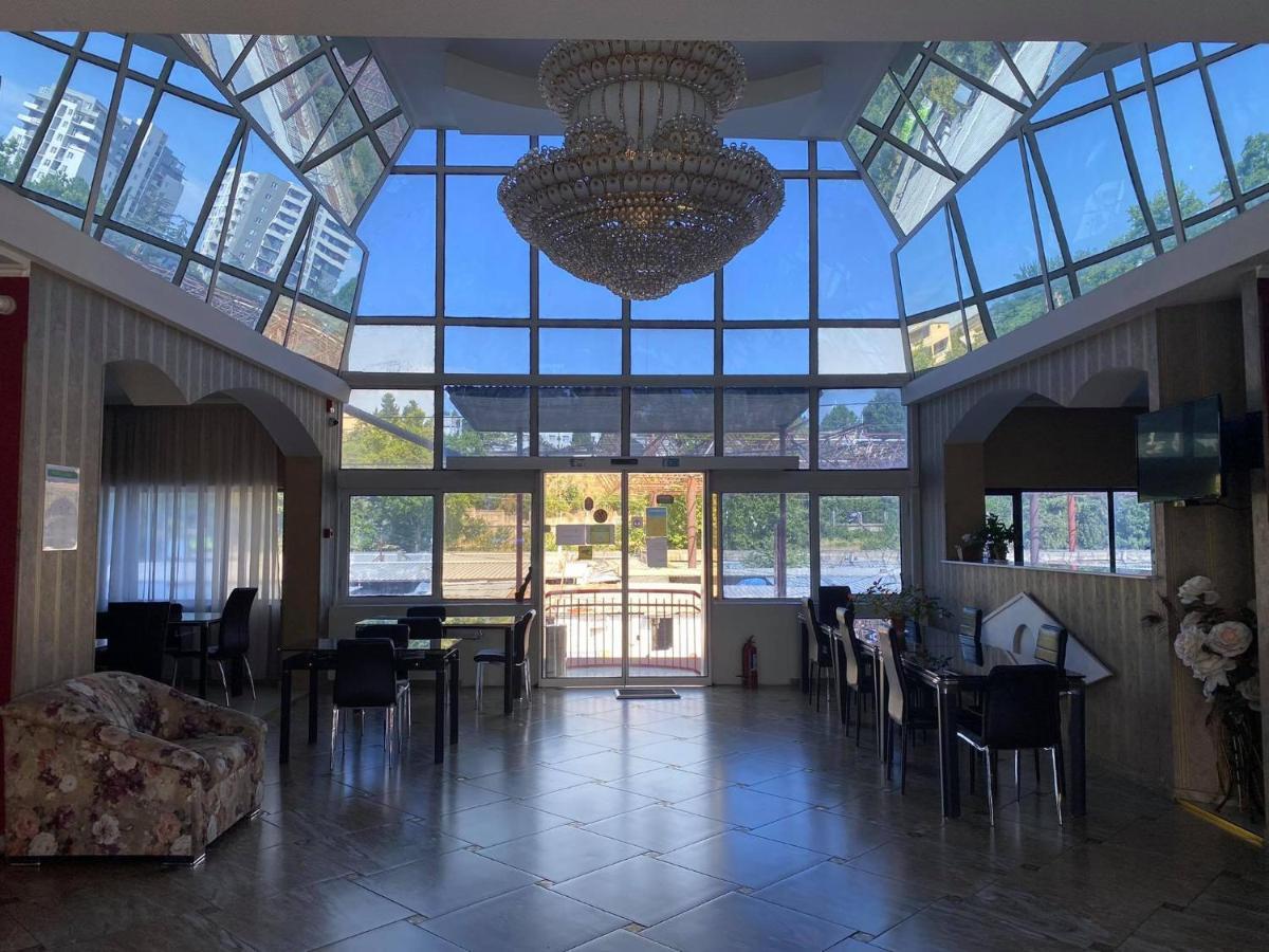 Hotel Okriba Тбилиси Екстериор снимка