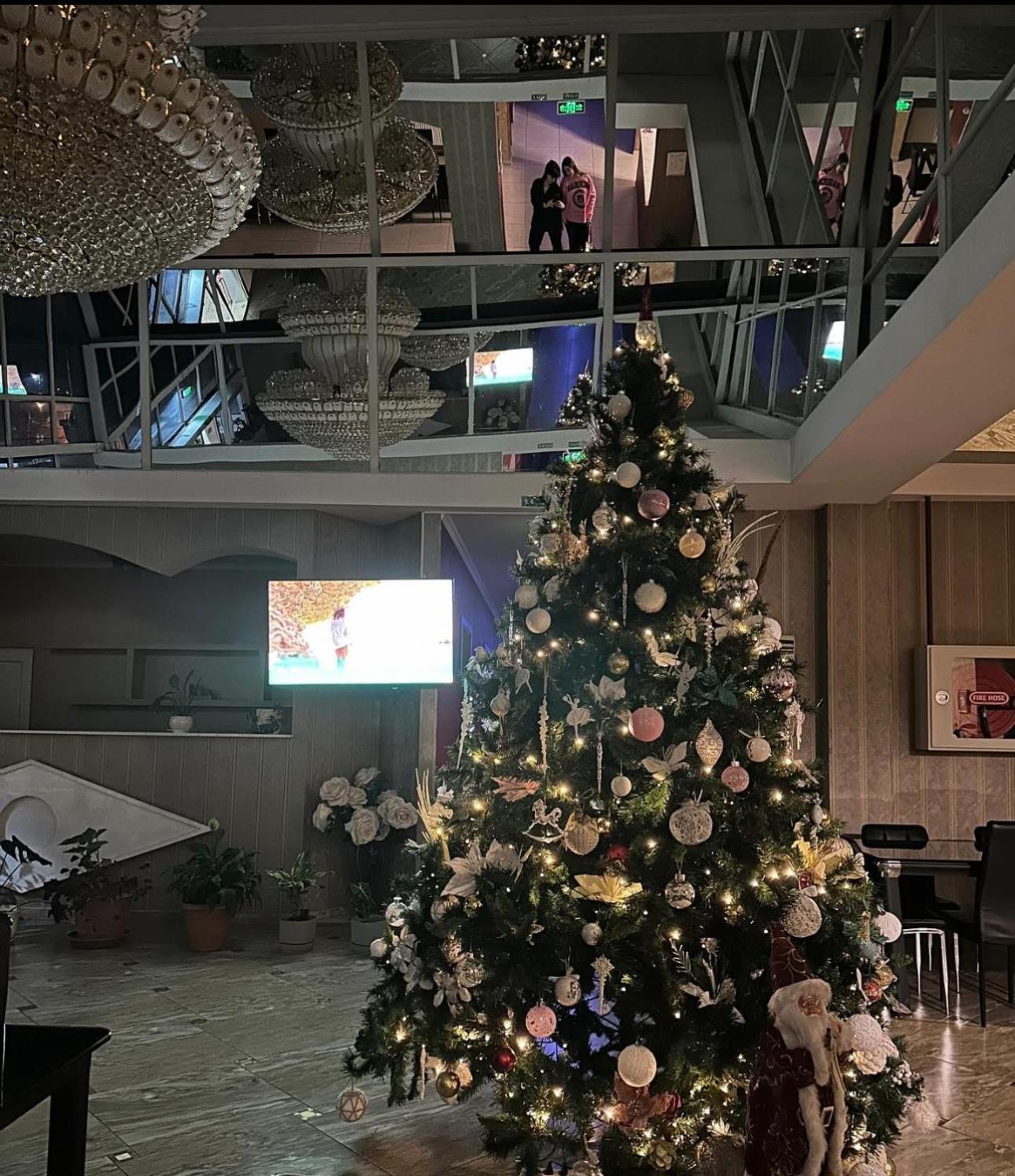 Hotel Okriba Тбилиси Екстериор снимка