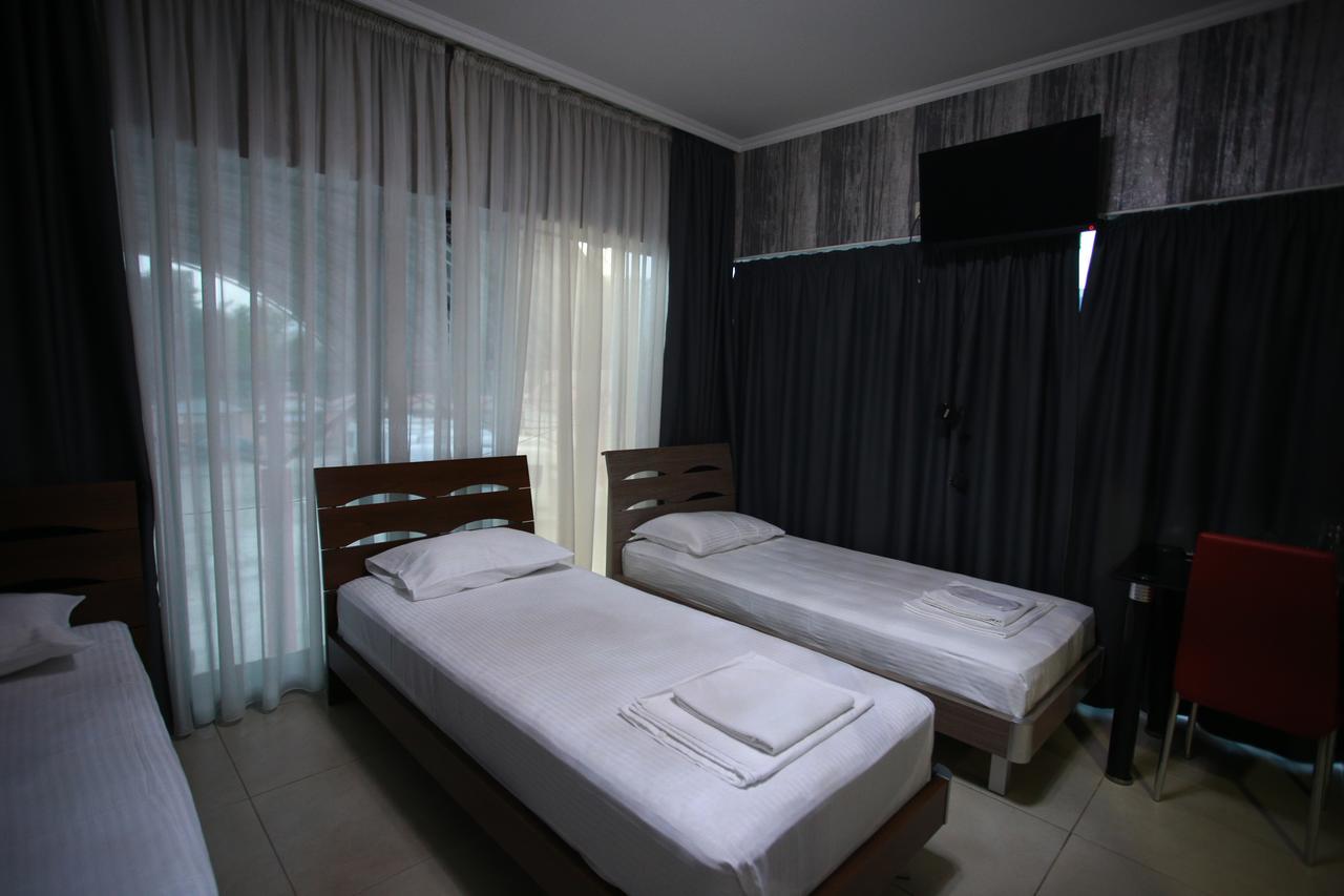 Hotel Okriba Тбилиси Екстериор снимка