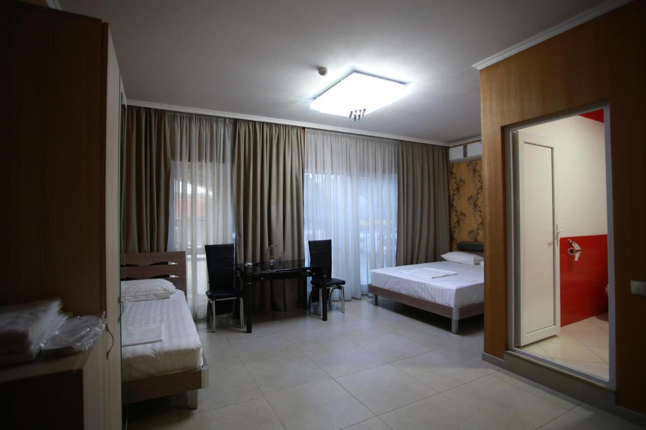 Hotel Okriba Тбилиси Екстериор снимка