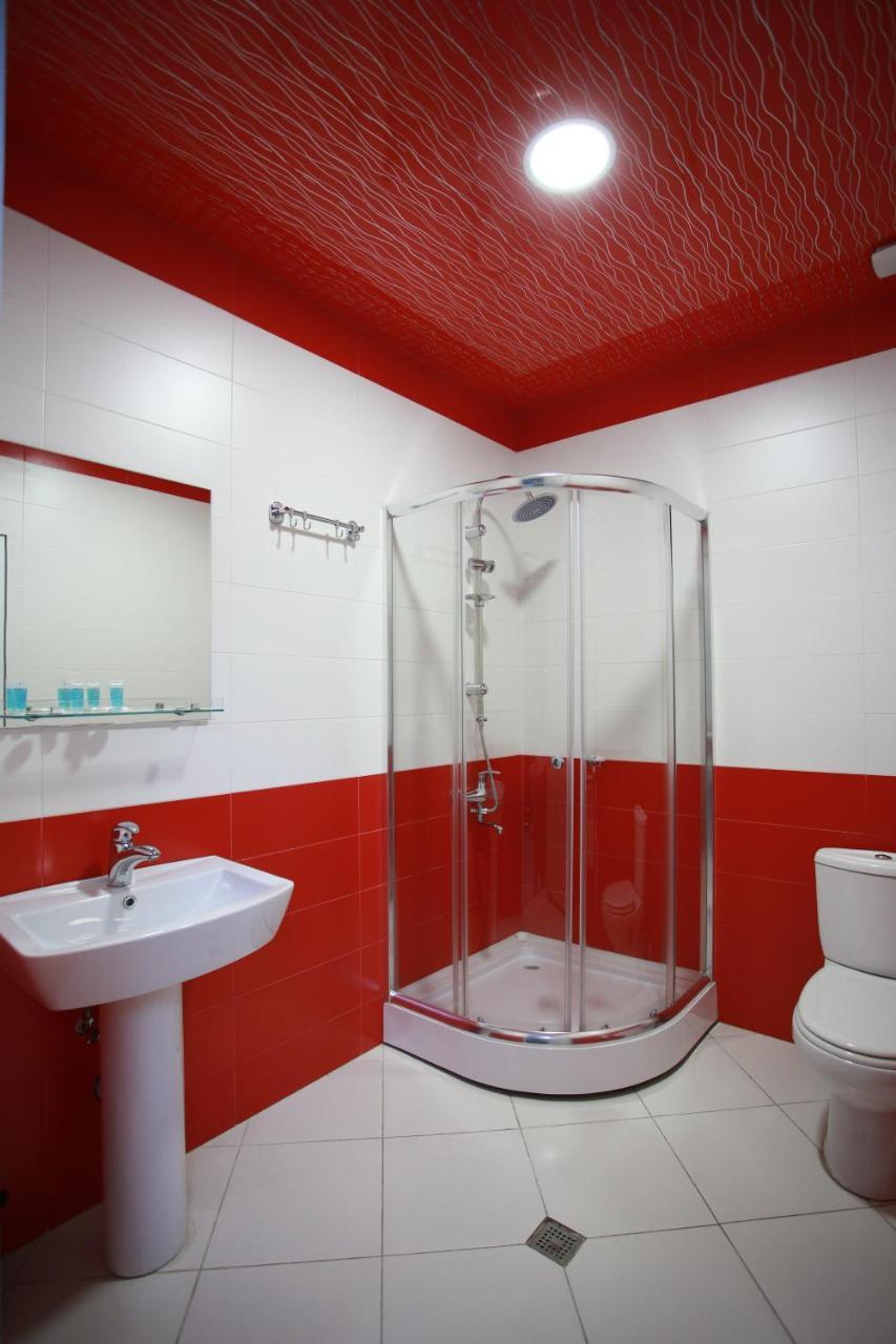 Hotel Okriba Тбилиси Екстериор снимка