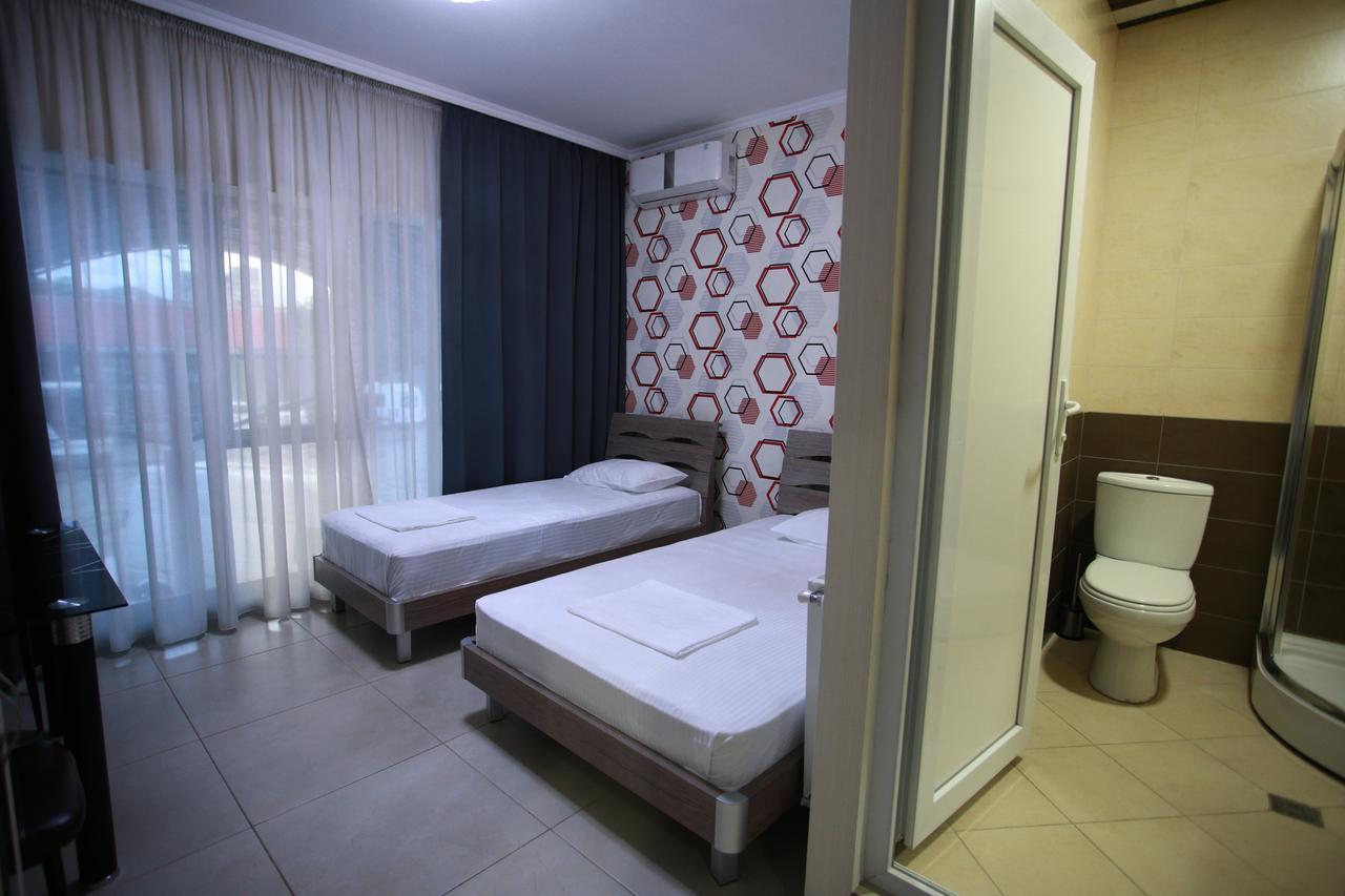 Hotel Okriba Тбилиси Екстериор снимка