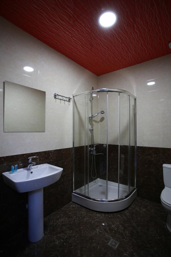 Hotel Okriba Тбилиси Екстериор снимка